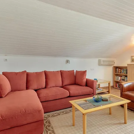 Stunning In Njivice *